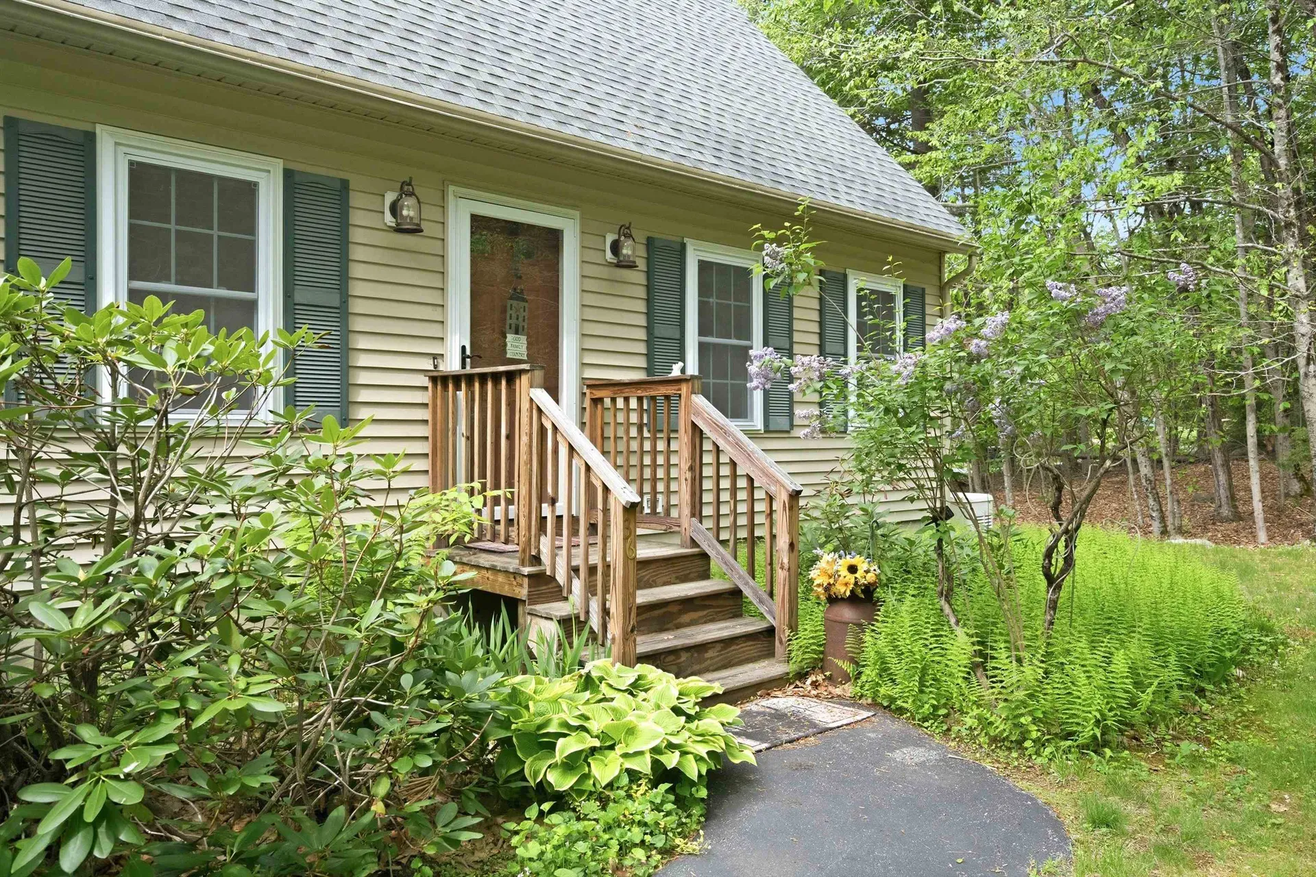 36 Church Street Deerfield NH 03037