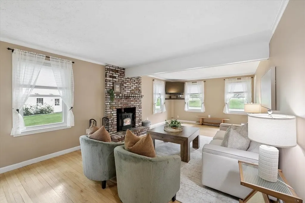 11 Douglas Street Merrimack NH 03054