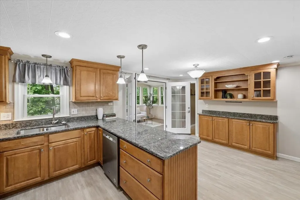 11 Douglas Street Merrimack NH 03054