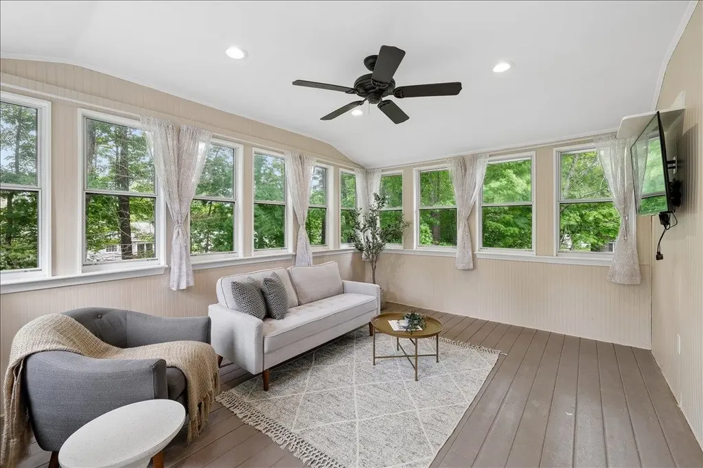 11 Douglas Street Merrimack NH 03054