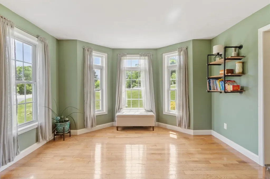8 Jana Circle Sandown NH 03873