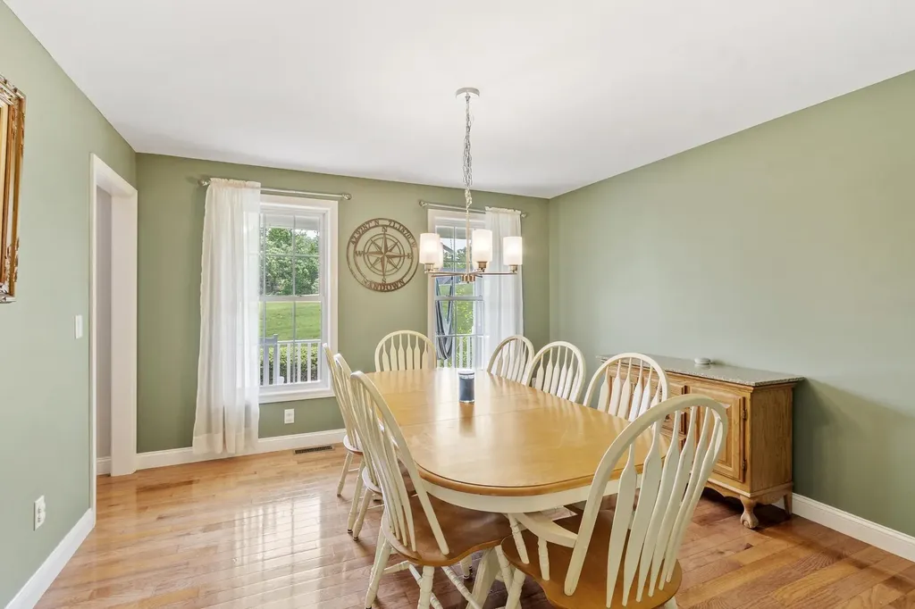 8 Jana Circle Sandown NH 03873