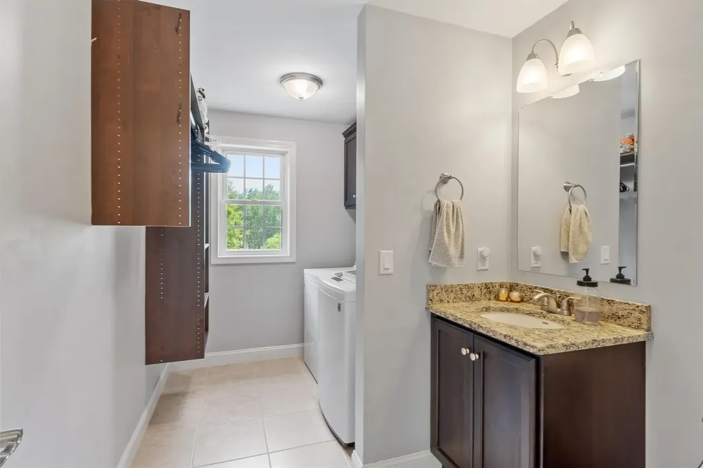 8 Jana Circle Sandown NH 03873