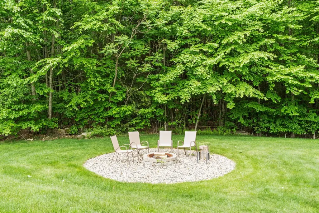8 Jana Circle Sandown NH 03873