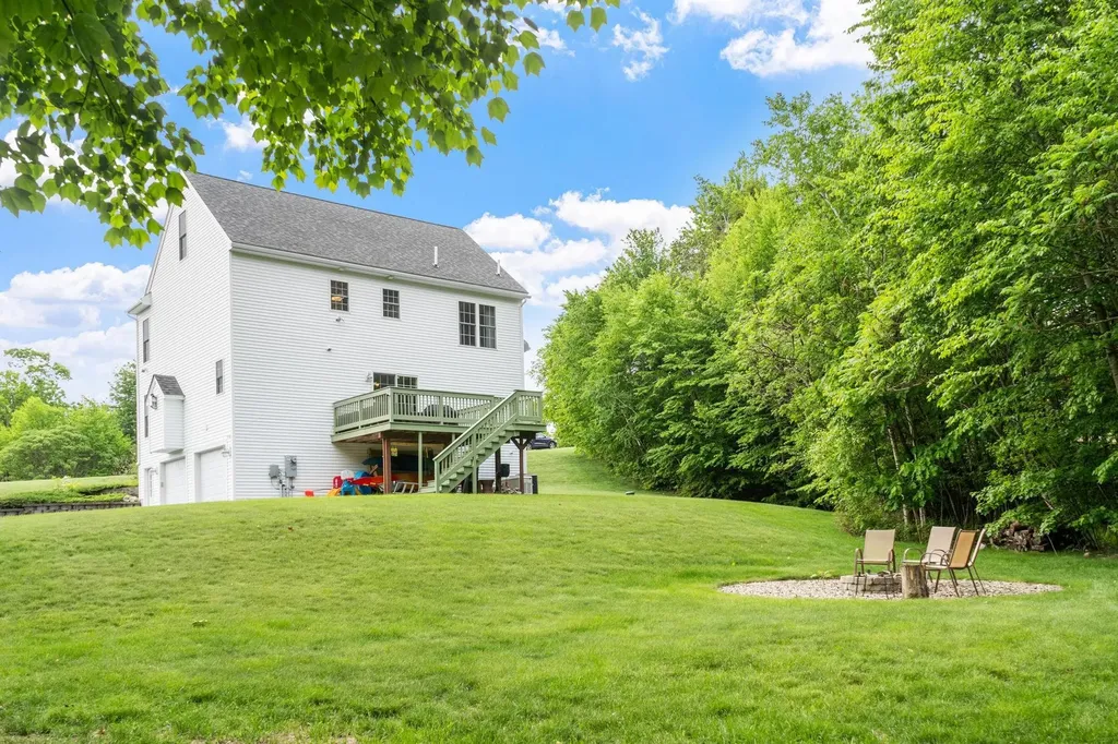 8 Jana Circle Sandown NH 03873