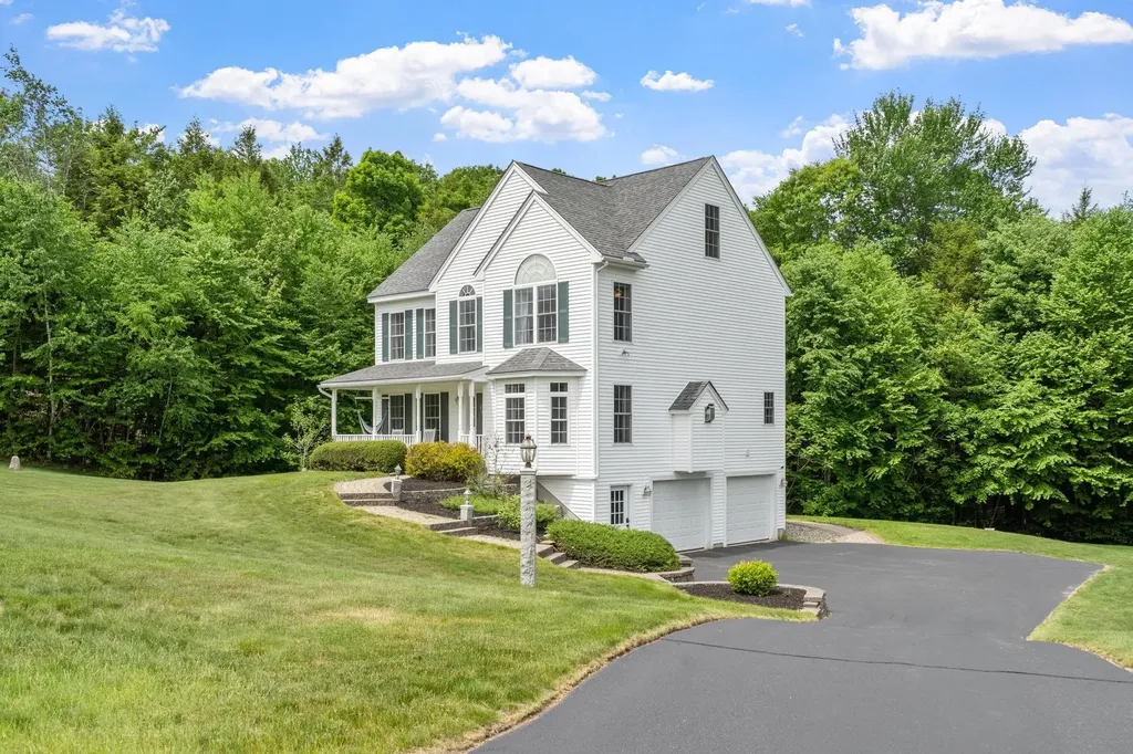 8 Jana Circle Sandown NH 03873