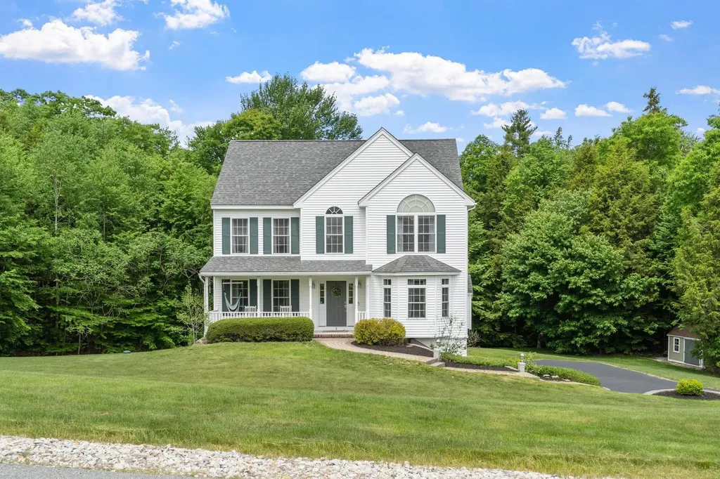 8 Jana Circle Sandown NH 03873