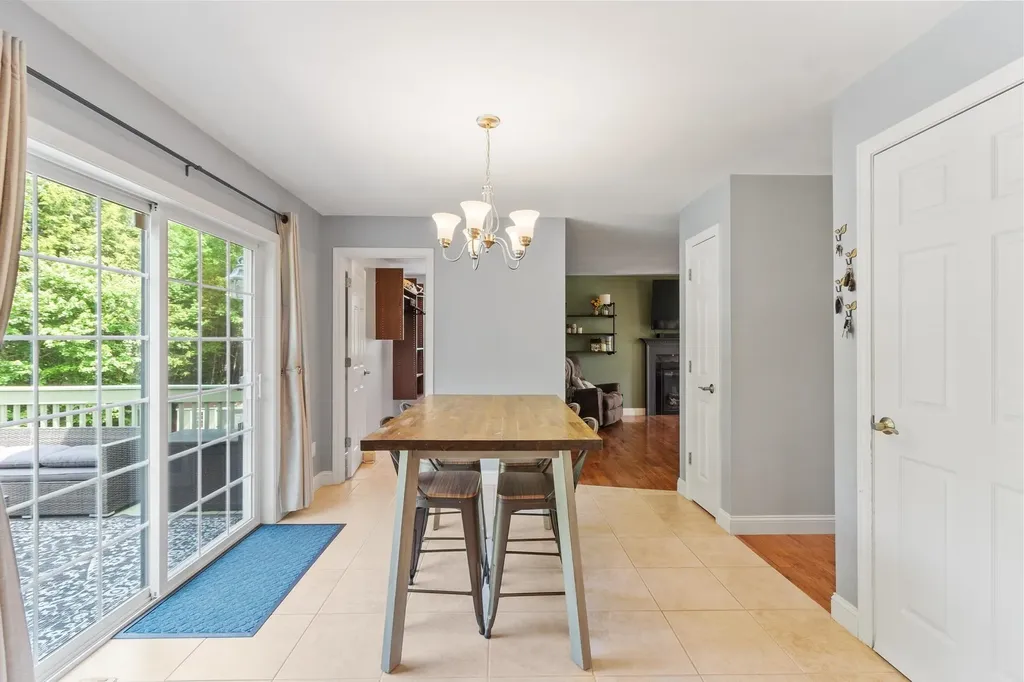 8 Jana Circle Sandown NH 03873