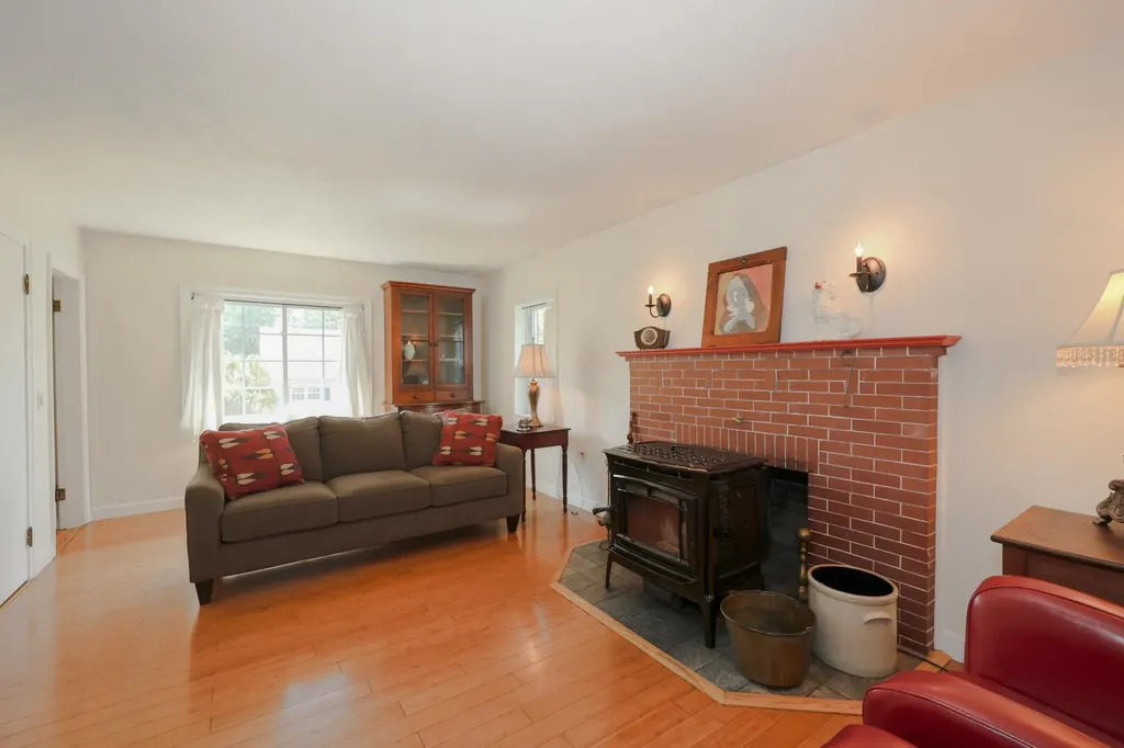 137 Grand Avenue Manchester NH 03109