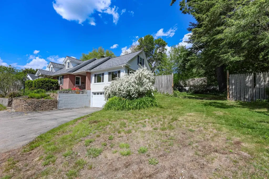 137 Grand Avenue Manchester NH 03109