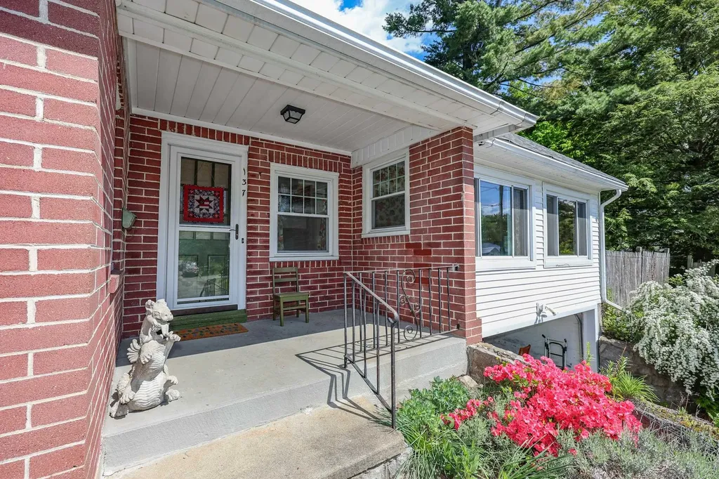 137 Grand Avenue Manchester NH 03109