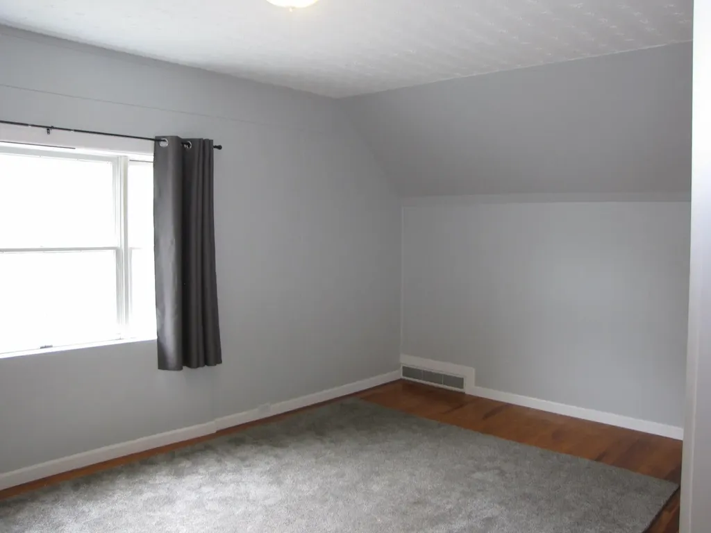 3 Mcilvin Street Manchester NH 03103