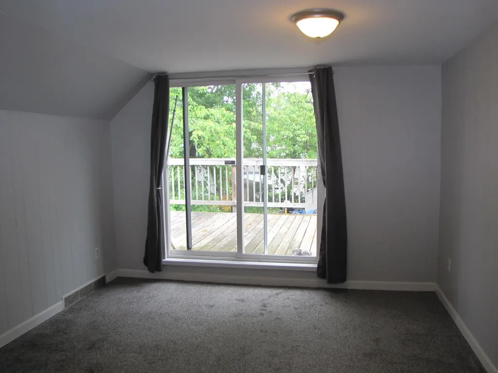 3 Mcilvin Street Manchester NH 03103