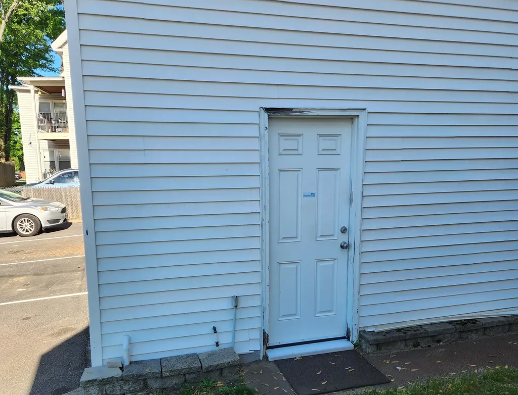 3 Mcilvin Street Manchester NH 03103