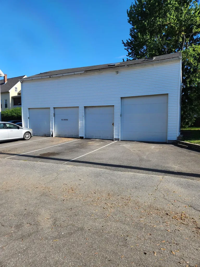 3 Mcilvin Street Manchester NH 03103