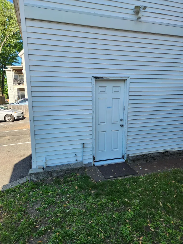 3 Mcilvin Street Manchester NH 03103