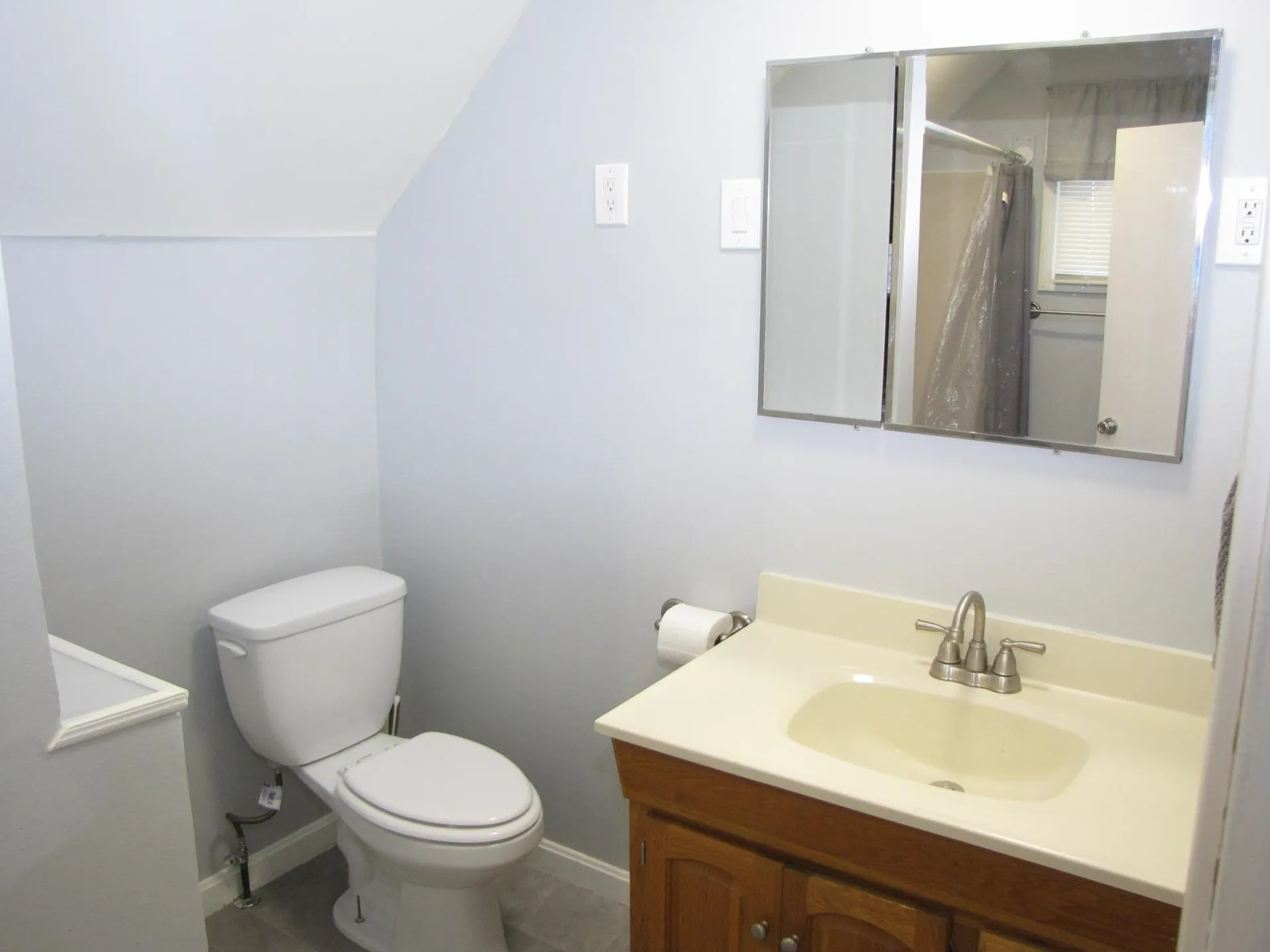 3 Mcilvin Street Manchester NH 03103
