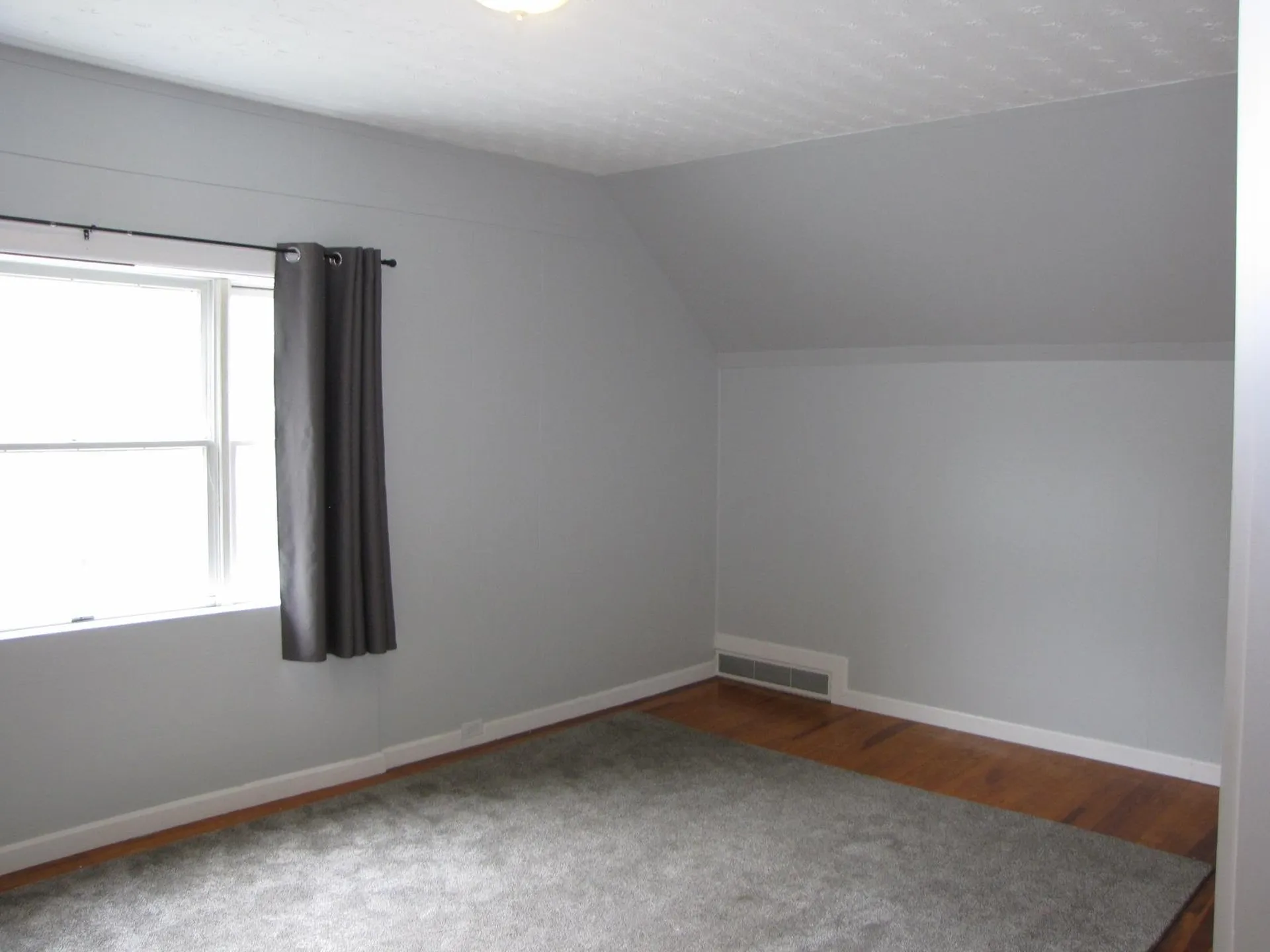 3 Mcilvin Street Manchester NH 03103