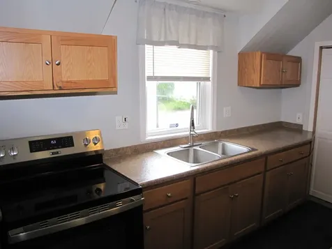 3 Mcilvin Street Manchester NH 03103