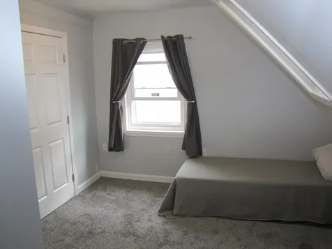 3 Mcilvin Street Manchester NH 03103