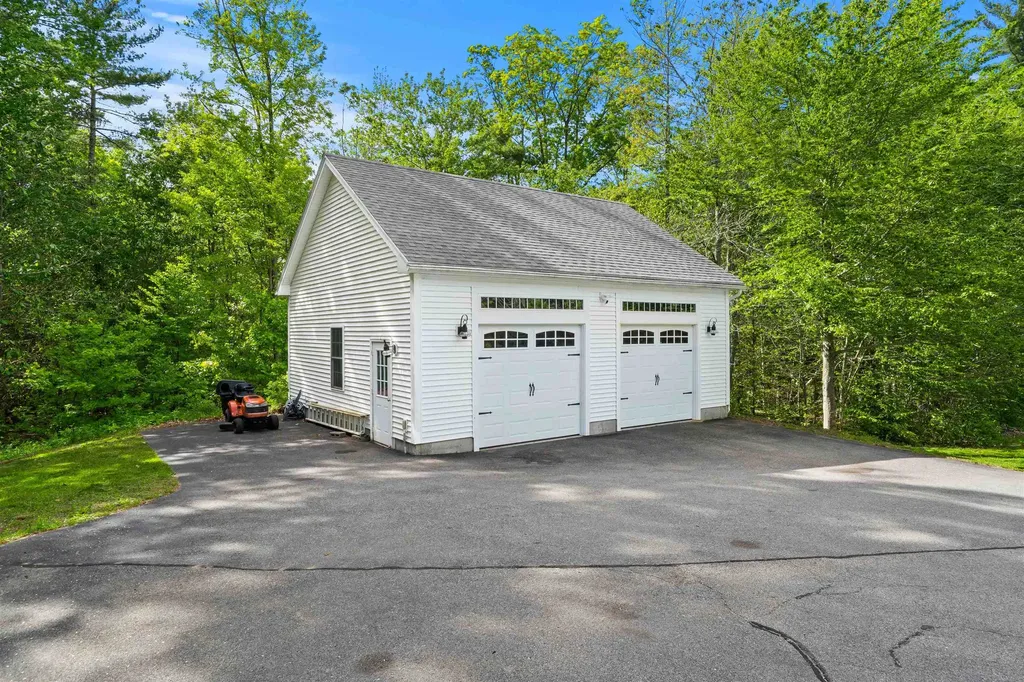 137 Hearthside Drive Barrington NH 03825