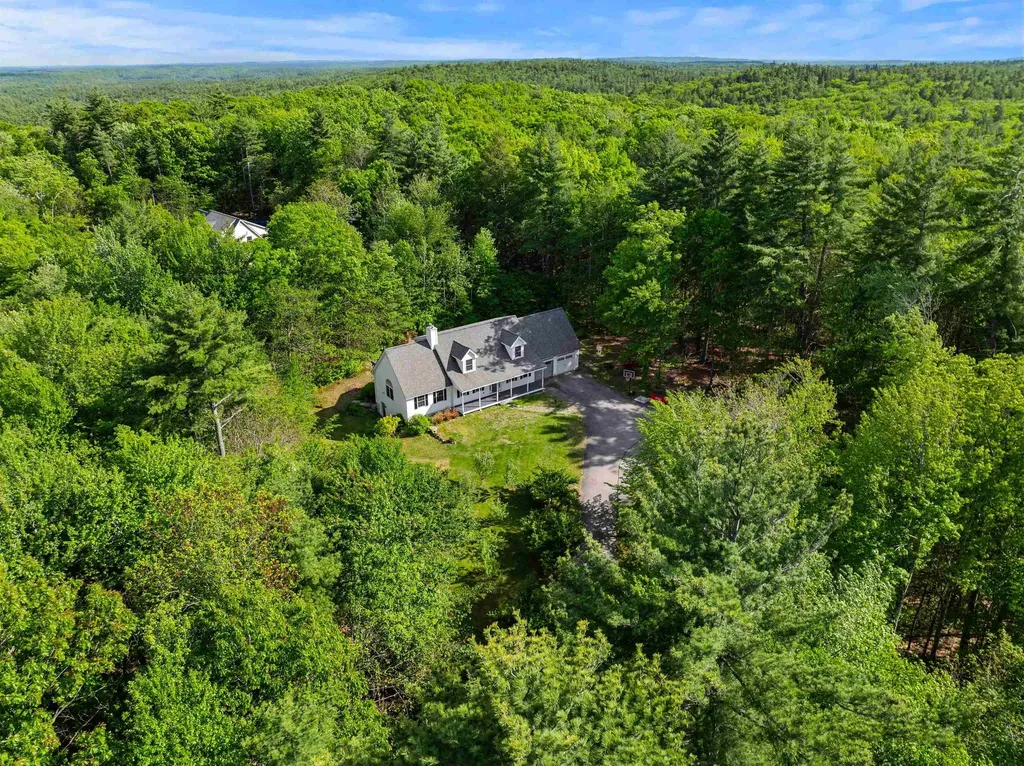 137 Hearthside Drive Barrington NH 03825