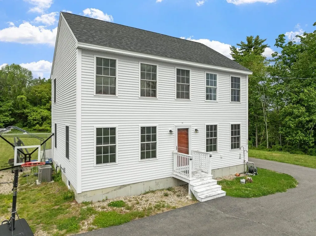 113 Richards Way Farmington NH 03835