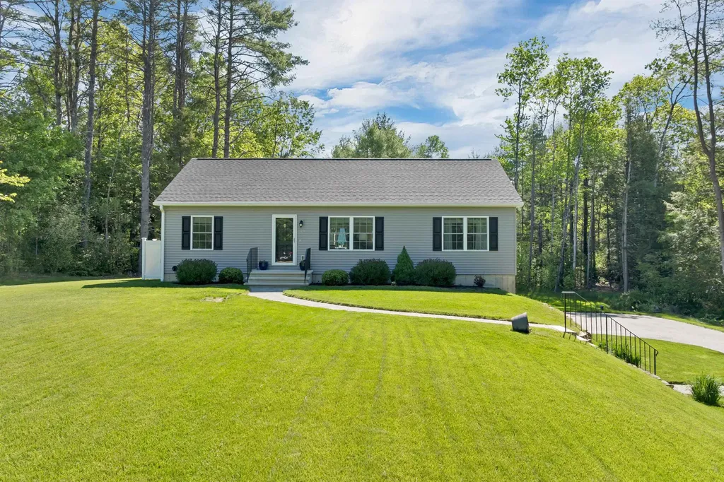 26 Brackett Lane Northfield NH 03276