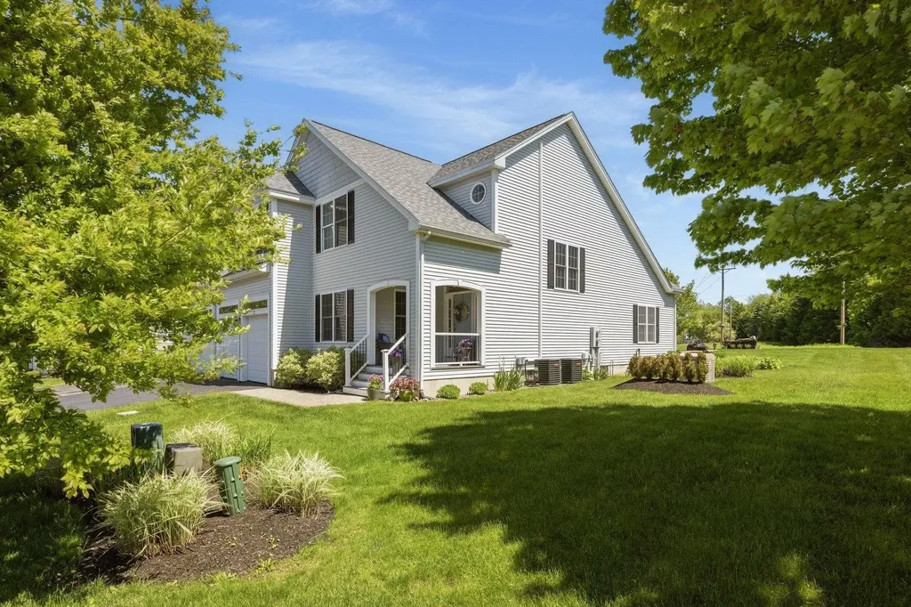 7 Blossom Lane Stratham NH 03885