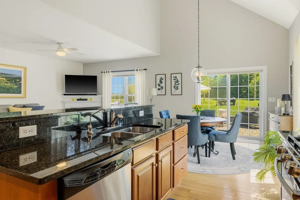7 Blossom Lane Stratham NH 03885