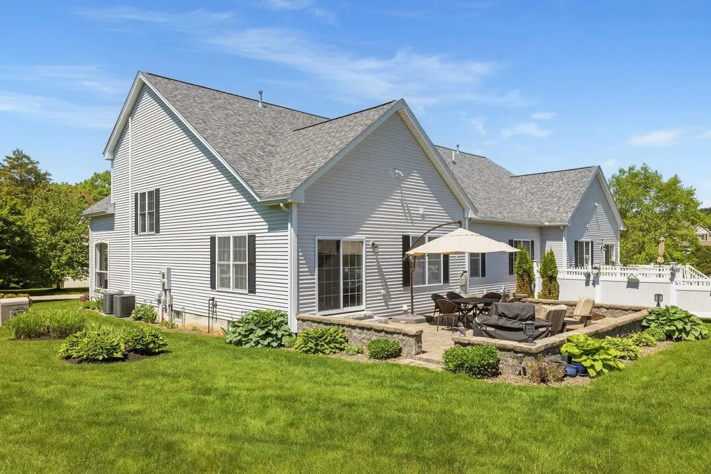 7 Blossom Lane Stratham NH 03885