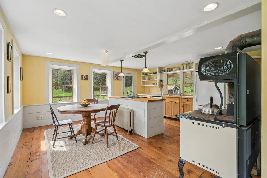 77 Kibling Hill Road Tunbridge VT 05077