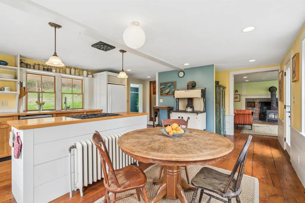 77 Kibling Hill Road Tunbridge VT 05077