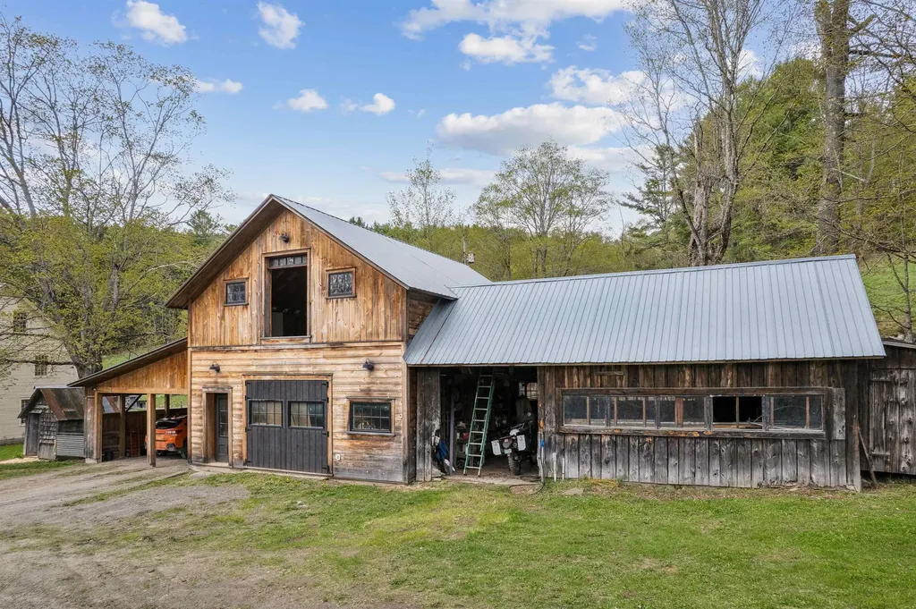 77 Kibling Hill Road Tunbridge VT 05077