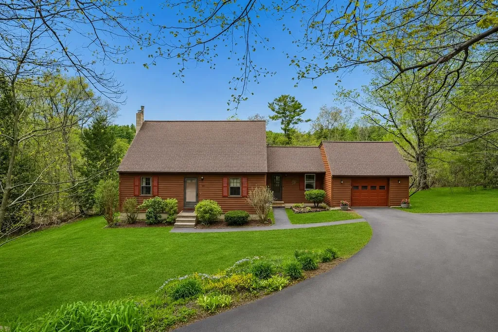 93 English Range Road Derry NH 03038