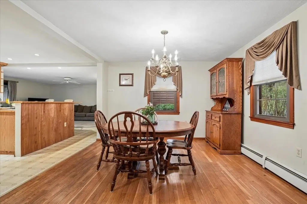 93 English Range Road Derry NH 03038