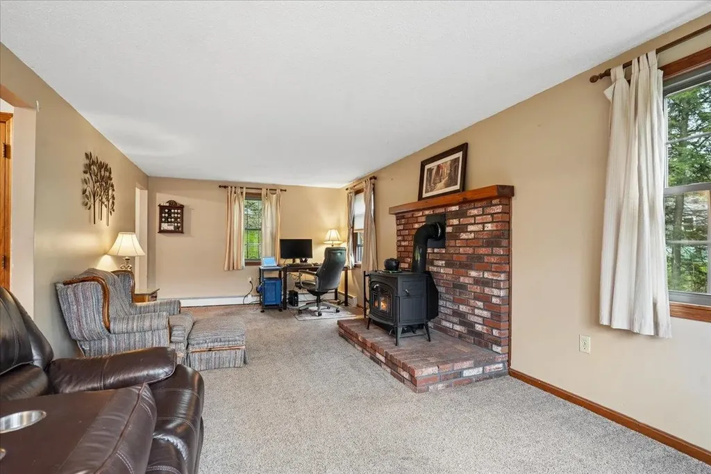93 English Range Road Derry NH 03038