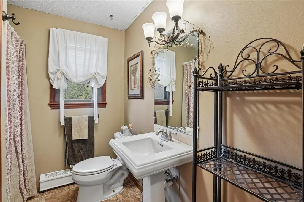 93 English Range Road Derry NH 03038