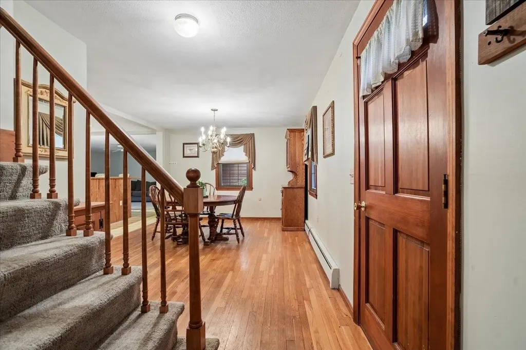 93 English Range Road Derry NH 03038