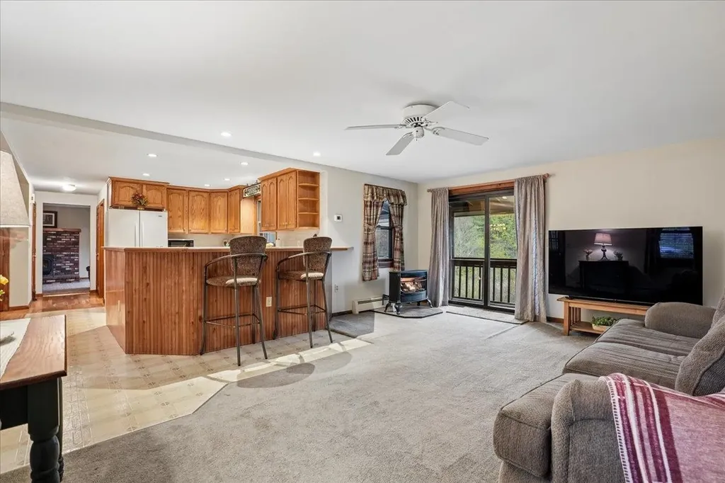 93 English Range Road Derry NH 03038