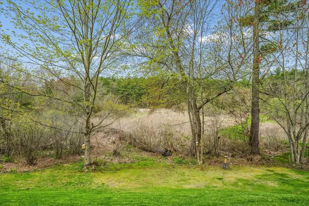 93 English Range Road Derry NH 03038