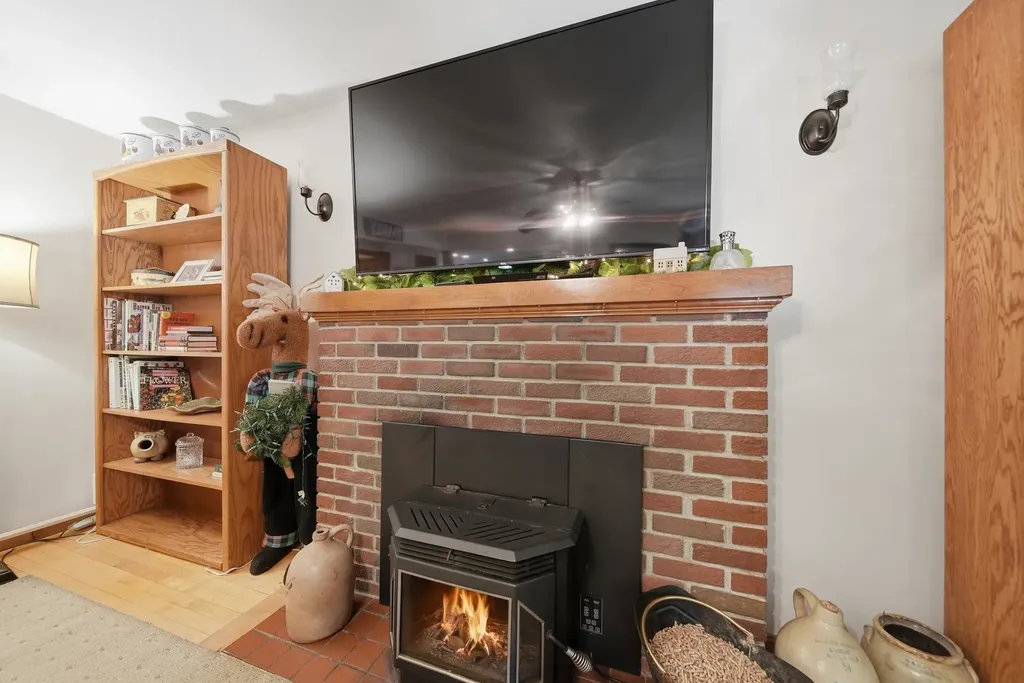 19 Deer Street Tilton NH 03276