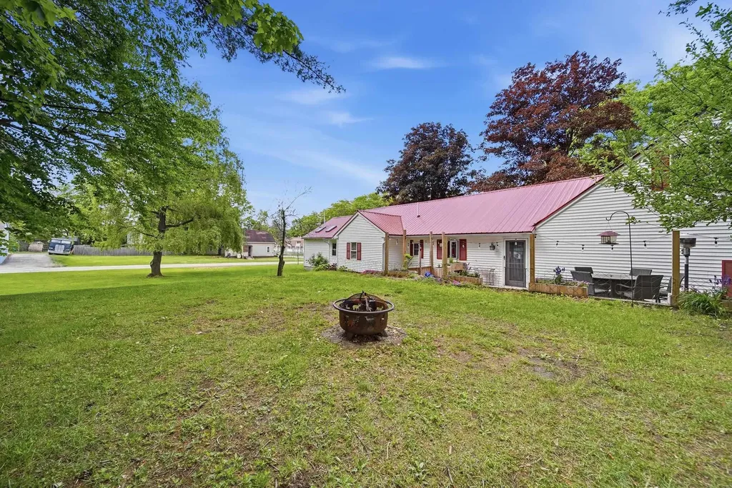 19 Deer Street Tilton NH 03276