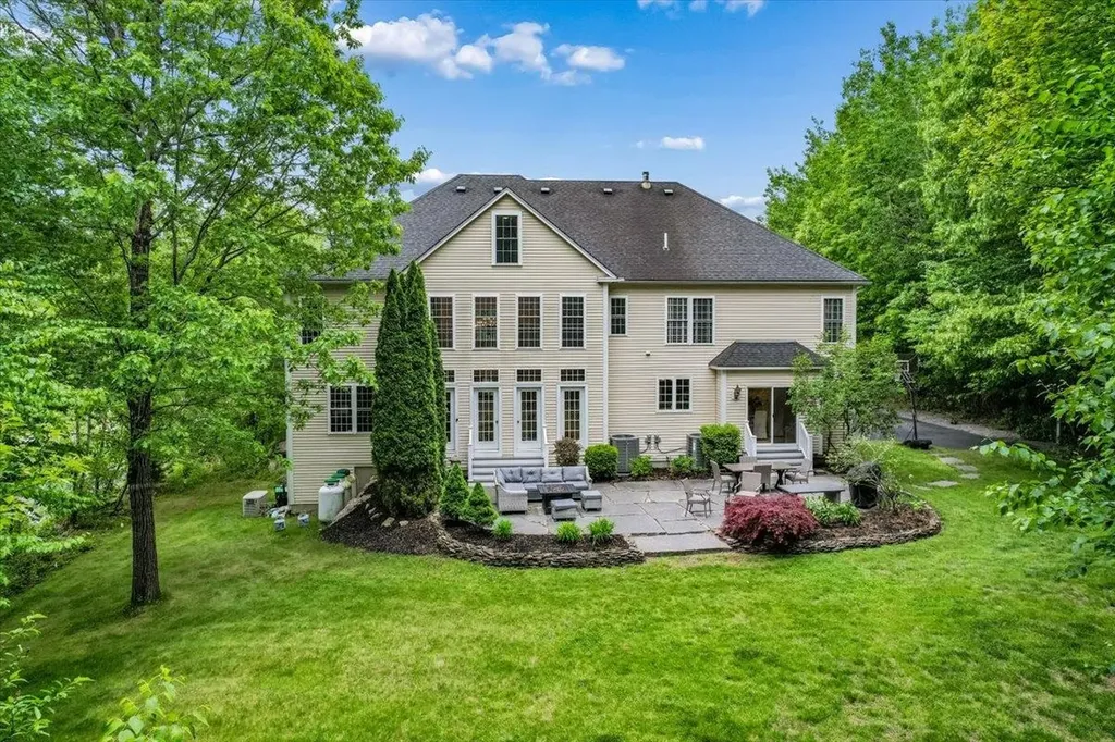 15 Mill Stone Terrace Bedford NH 03110