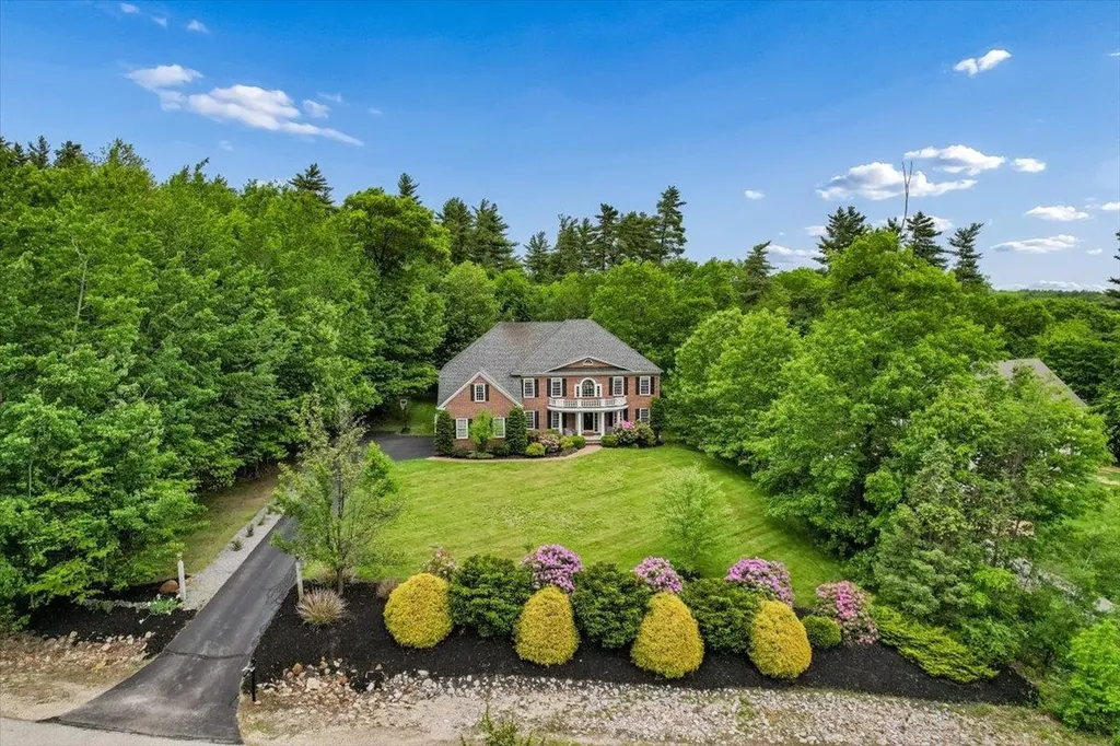 15 Mill Stone Terrace Bedford NH 03110