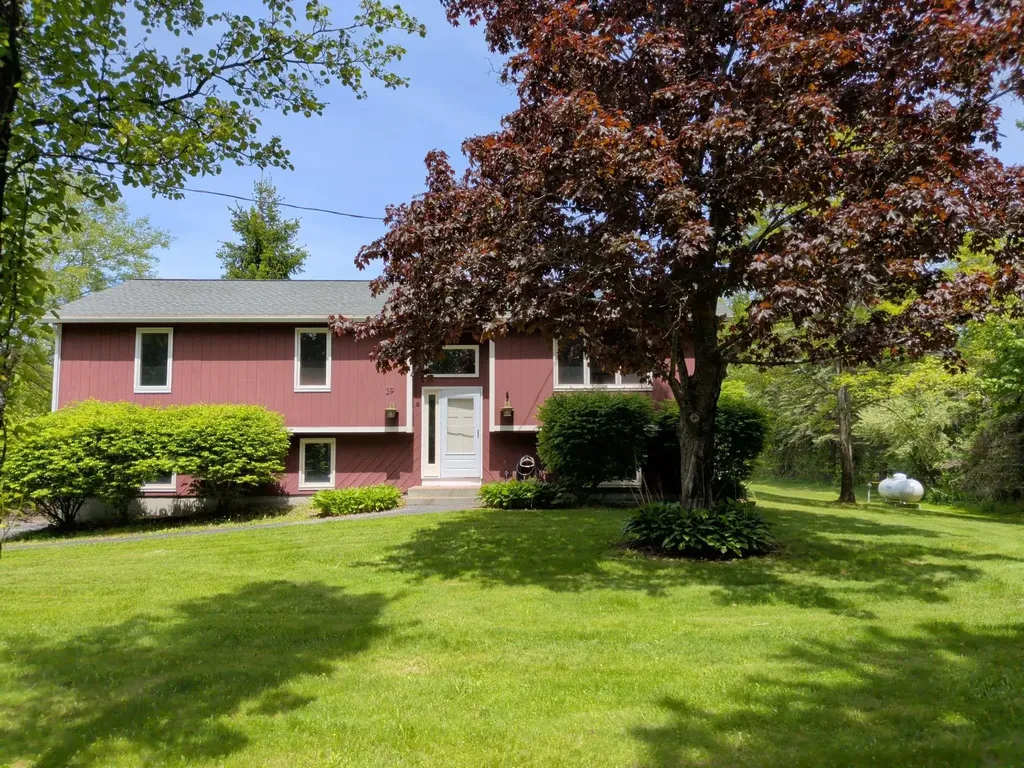 39 Old Auburn Road Derry NH 03038