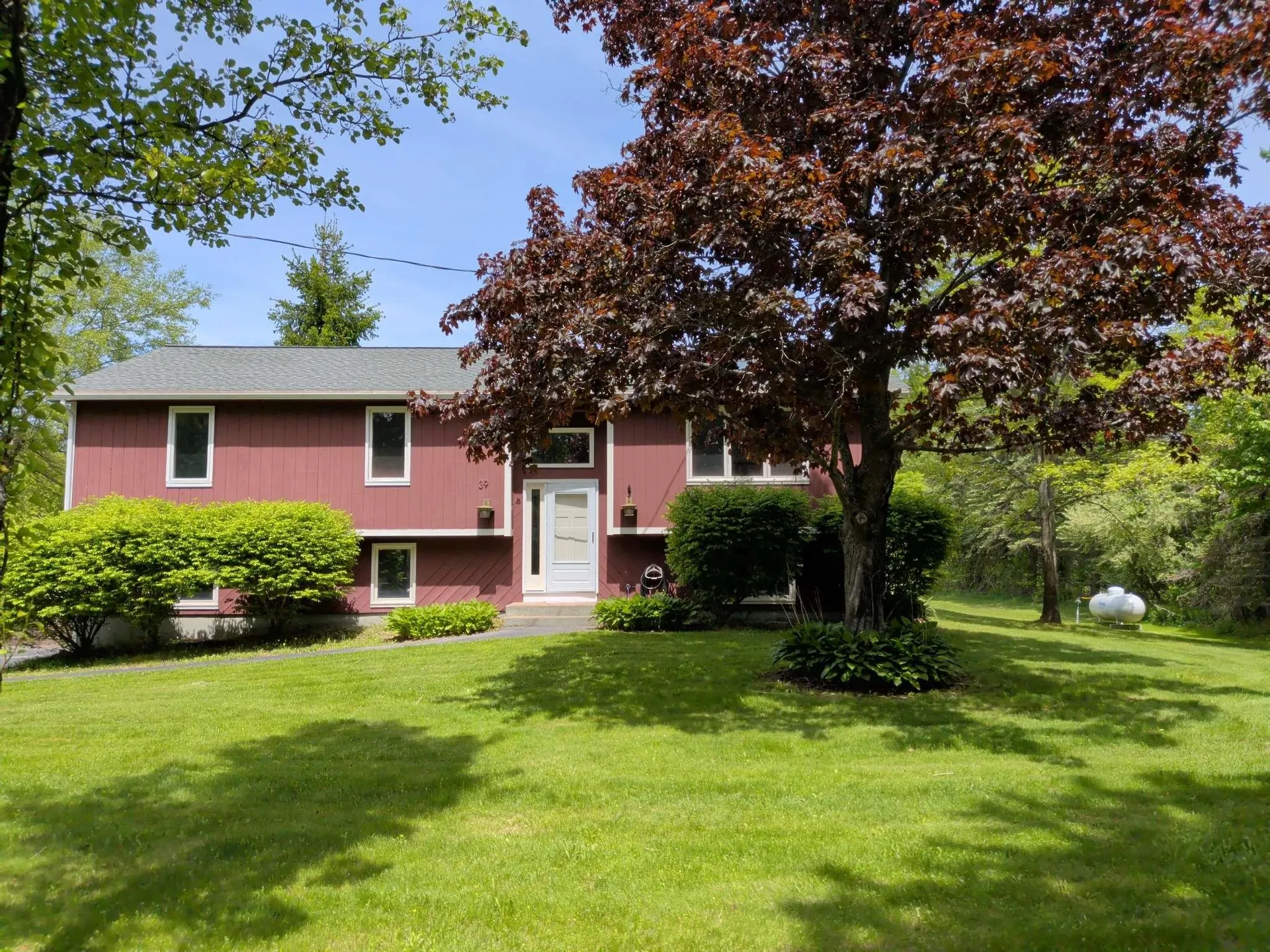 39 Old Auburn Road Derry NH 03038