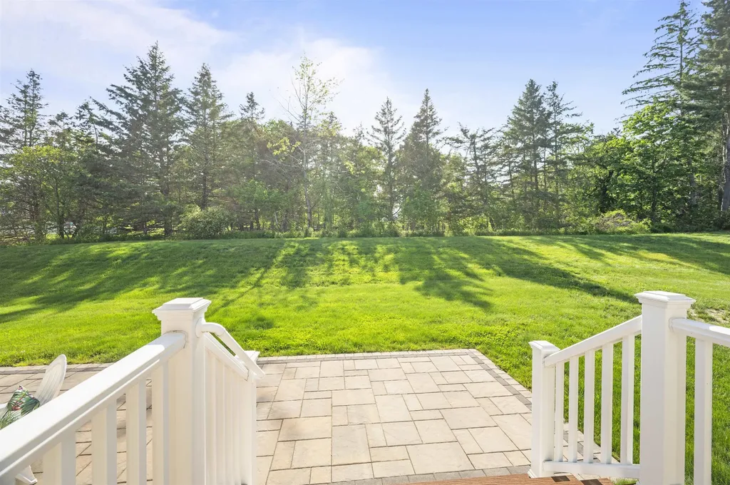 4 Three Ponds Drive Brentwood NH 03833