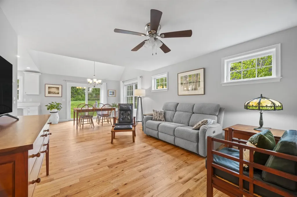 4 Three Ponds Drive Brentwood NH 03833