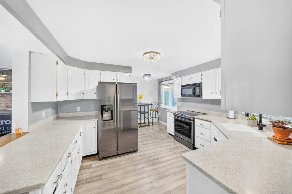 70 Walden Pond Drive Nashua NH 03064